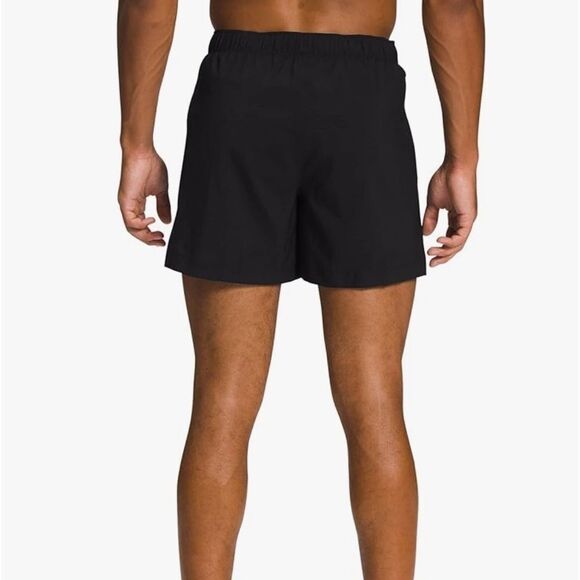THE NORTH FACE Elevation Short - Men's black short - Picture 2 of 6